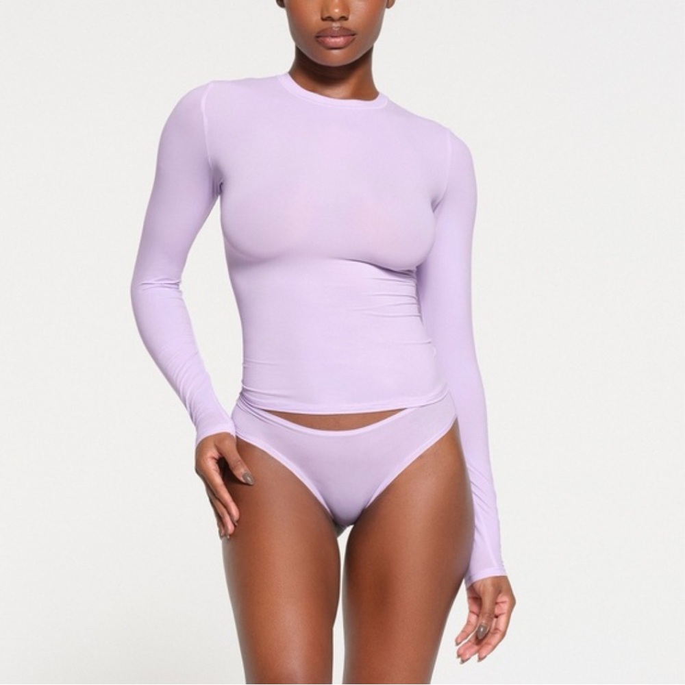 Skims fits everybody long sleeve in sugarplum